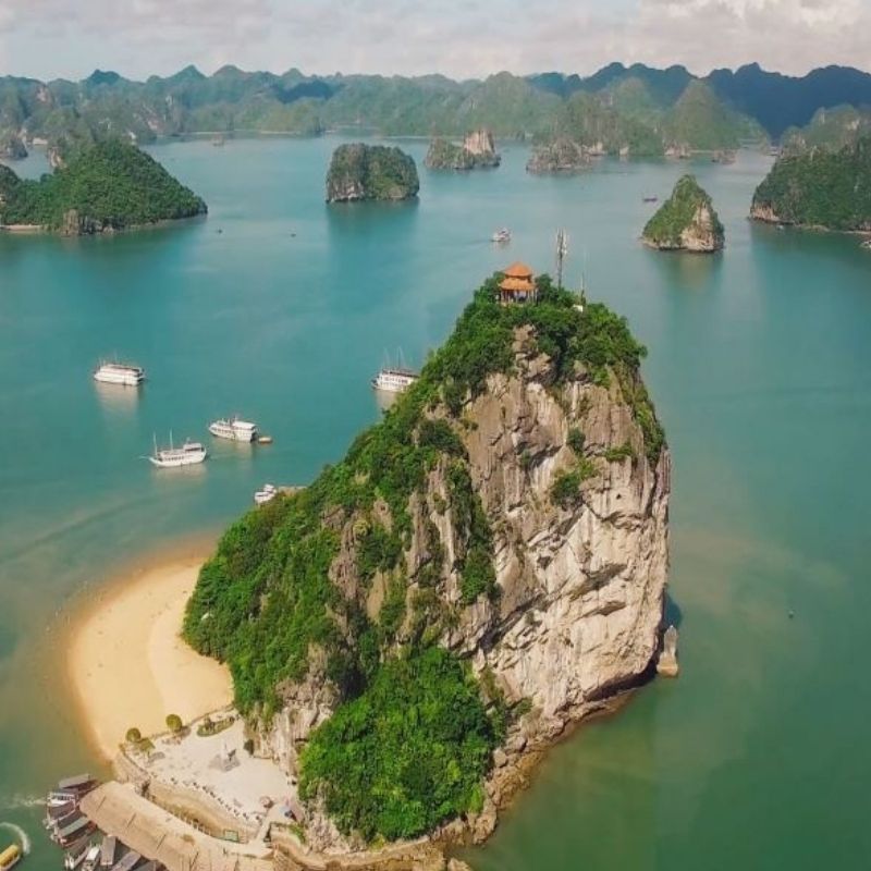 5-star Hera Grand Luxury Cruise – 3-Day Ha Long Bay Discovery (14) 5-star Hera Grand Luxury Cruise – 3-Day Ha Long Bay Discovery