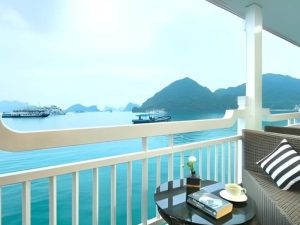 5-star Le Journey Luxury Cruise – 2-Day Journey to Viet Hai Village and Lan Ha Bay