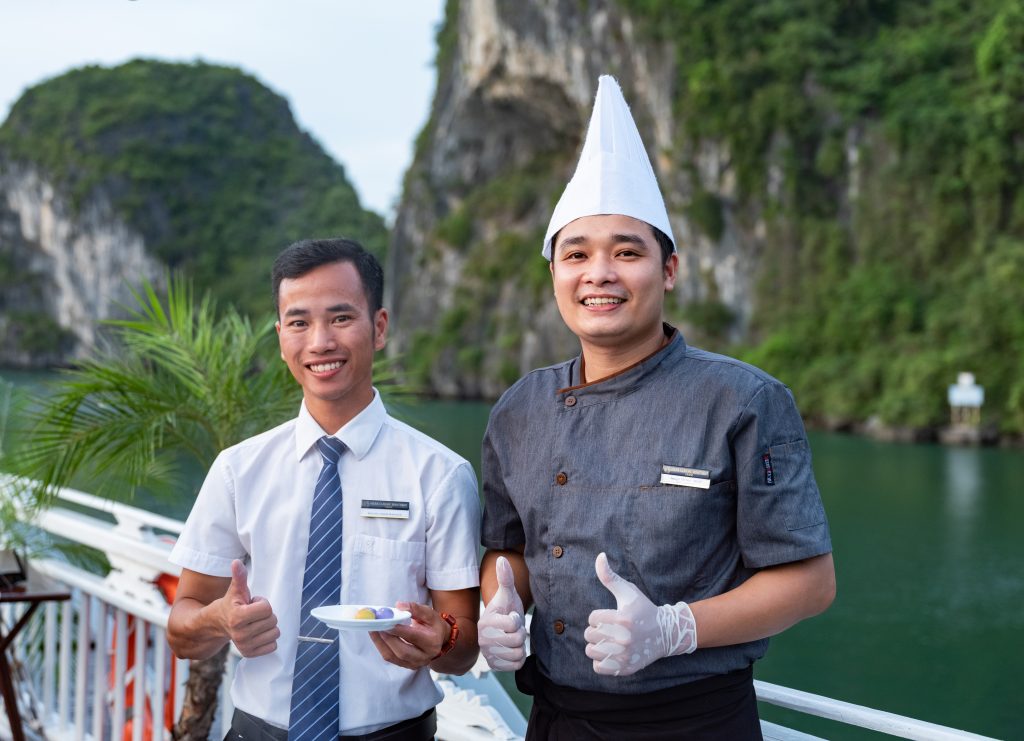 Hera grand luxury cruise restaurant
