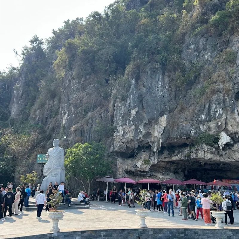 Ha Long Bay 3-Day Cruise with Amanda Legend Cruise – Full Exploration of Caves, Islands & Hidden Gems (32) Ha Long Bay 3-Day Cruise with Amanda Legend Cruise – Full Exploration of Caves, Islands & Hidden Gems