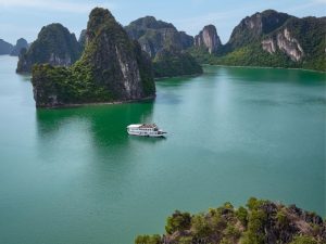 Ha Long Bay 3-Day Cruise with Amanda Legend Cruise – Full Exploration of Caves, Islands & Hidden Gems