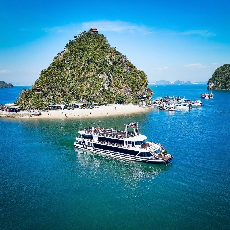 Ha Long Bay Day Cruise with Diamond Cruise – 1 Day Scenic Journey