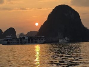 Ha Long Bay Luxury Cruise – 4 Days, 3 Nights Journey with Amanda Legend ( Line 4 ) ( Contact Price )