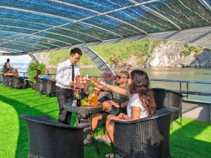 Ha Long Bay Premium Day Cruise with Alova – 5.5-Hour Scenic Discovery