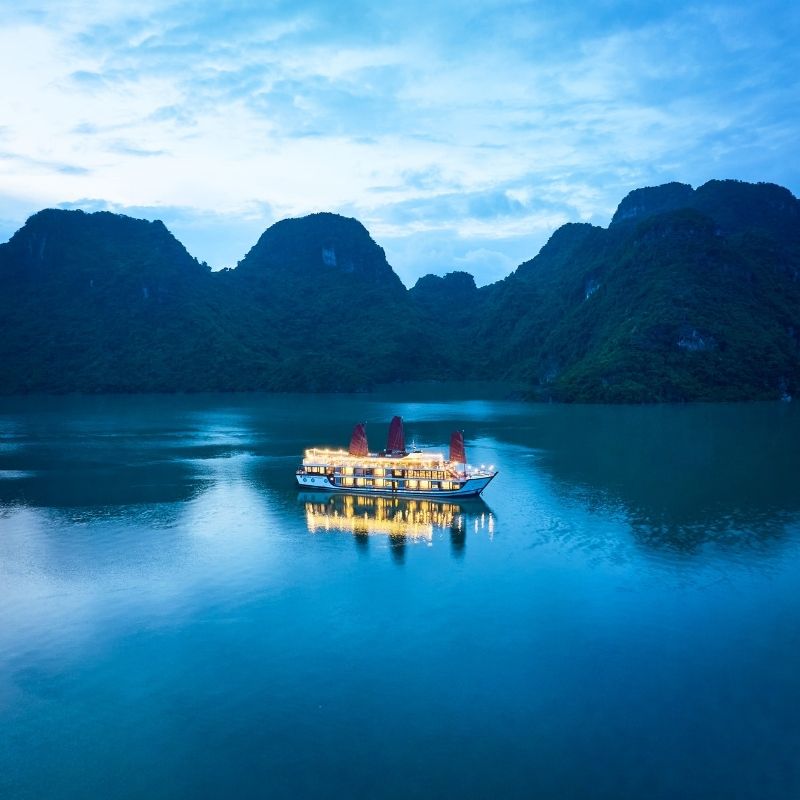 Ha Long Bay and Lan Ha Bay Luxury Cruise – 3 Days 2 Nights Journey with Amanda Luxury Cruise (17) Ha Long Bay and Lan Ha Bay Luxury Cruise – 3 Days 2 Nights Journey with Amanda Luxury Cruise
