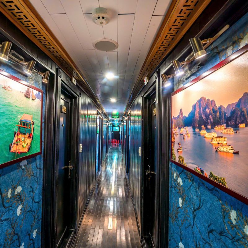 La Regina Classic Cruise 2 Days 1 Night - Bai Tu Long Bay (15) La Regina Classic Cruise 2 Days 1 Night - Bai Tu Long Bay