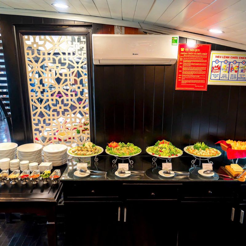 La Regina Classic Cruise 2 Days 1 Night - Bai Tu Long Bay (18) La Regina Classic Cruise 2 Days 1 Night - Bai Tu Long Bay