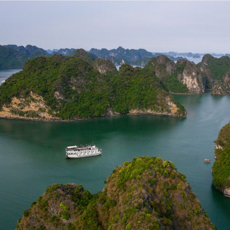 La Regina Classic Cruise 2 Days 1 Night - Bai Tu Long Bay (2) La Regina Classic Cruise 2 Days 1 Night - Bai Tu Long Bay