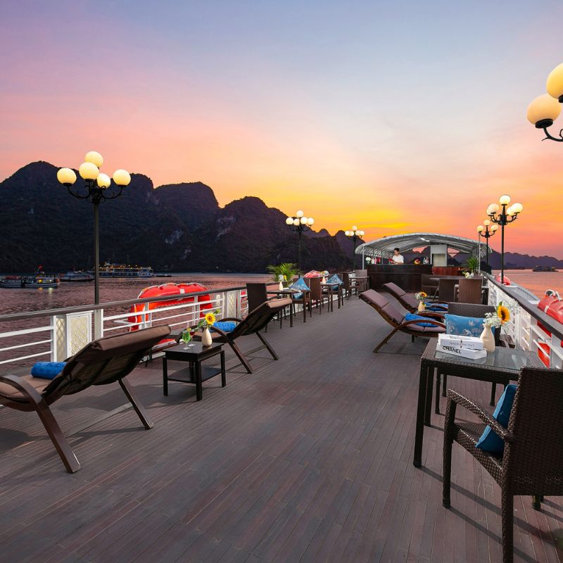 La Regina Classic Cruise 2 Days 1 Night - Bai Tu Long Bay (4) La Regina Classic Cruise 2 Days 1 Night - Bai Tu Long Bay