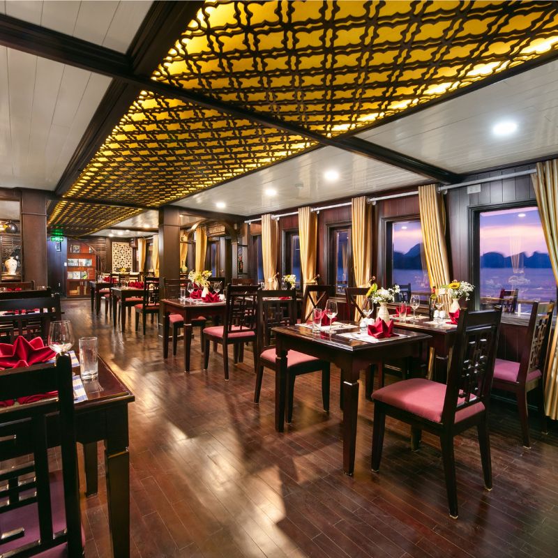 La Regina Classic Cruise 2 Days 1 Night - Bai Tu Long Bay (8) La Regina Classic Cruise 2 Days 1 Night - Bai Tu Long Bay