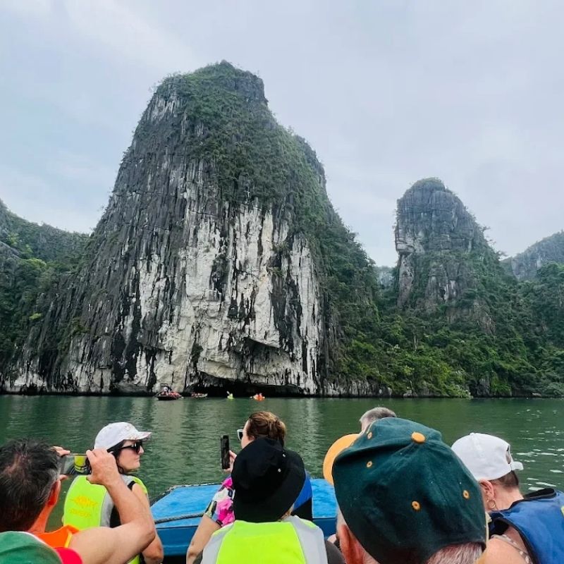 Le Journey Luxury Cruise – 2 Days 1 Night Luxury Voyage through Ha Long Bay & Lan Ha Bay