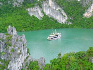 e3Ha Long Bay Apollo Cruise – 6-Hour Scenic Day Tour