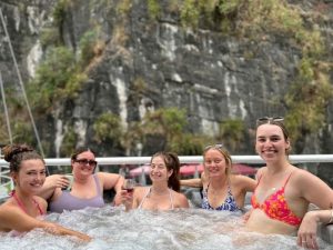 Ha Long Bay Deluxe Cruise – 6-Hour Scenic Day Tour