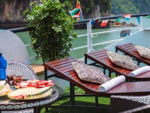 Ha Long Bay Deluxe Cruise – 6-Hour Scenic Day Tour