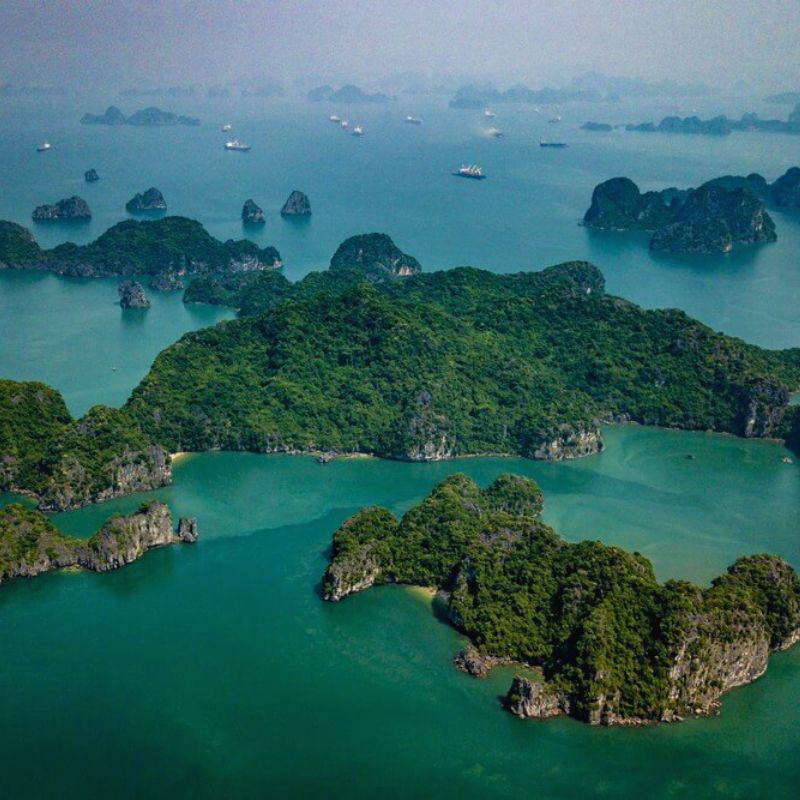 Bai Tu Long Bay